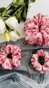 urodzinowa-gumka-do-wlosow-scrunchie-nandi-concept-store-wiskoza-twill-kwiatowa-rozowa-duza-mala-srednia-piekna (20).JPG