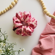 urodzinowa-gumka-do-wlosow-scrunchie-nandi-concept-store-wiskoza-twill-kwiatowa-rozowa-duza-mala-srednia-piekna (7).JPG