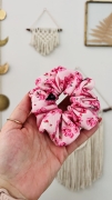 urodzinowa-gumka-do-wlosow-scrunchie-nandi-concept-store-wiskoza-twill-kwiatowa-rozowa-duza-mala-srednia-piekna (12).JPG