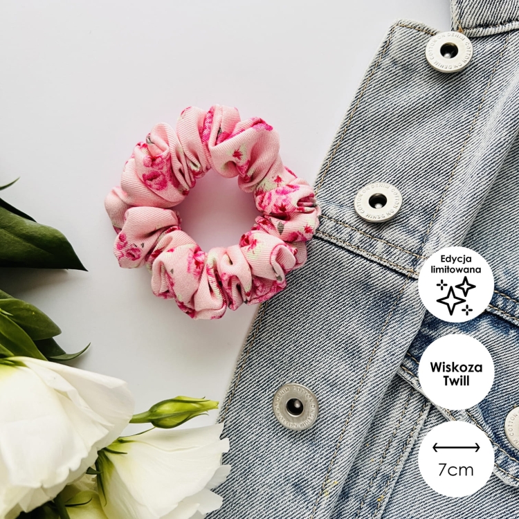 urodzinowa-gumka-do-wlosow-scrunchie-nandi-concept-store-wiskoza-twill-kwiatowa-rozowa-duza-mala-srednia-piekna (21).jpg
