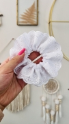 haftowana-gumka-scrunchie-biala-na-komunie-chrzest-slub-dla-dziewczynki-sypiacej-kwiatki-druchen-na-uroczystości (11).JPG